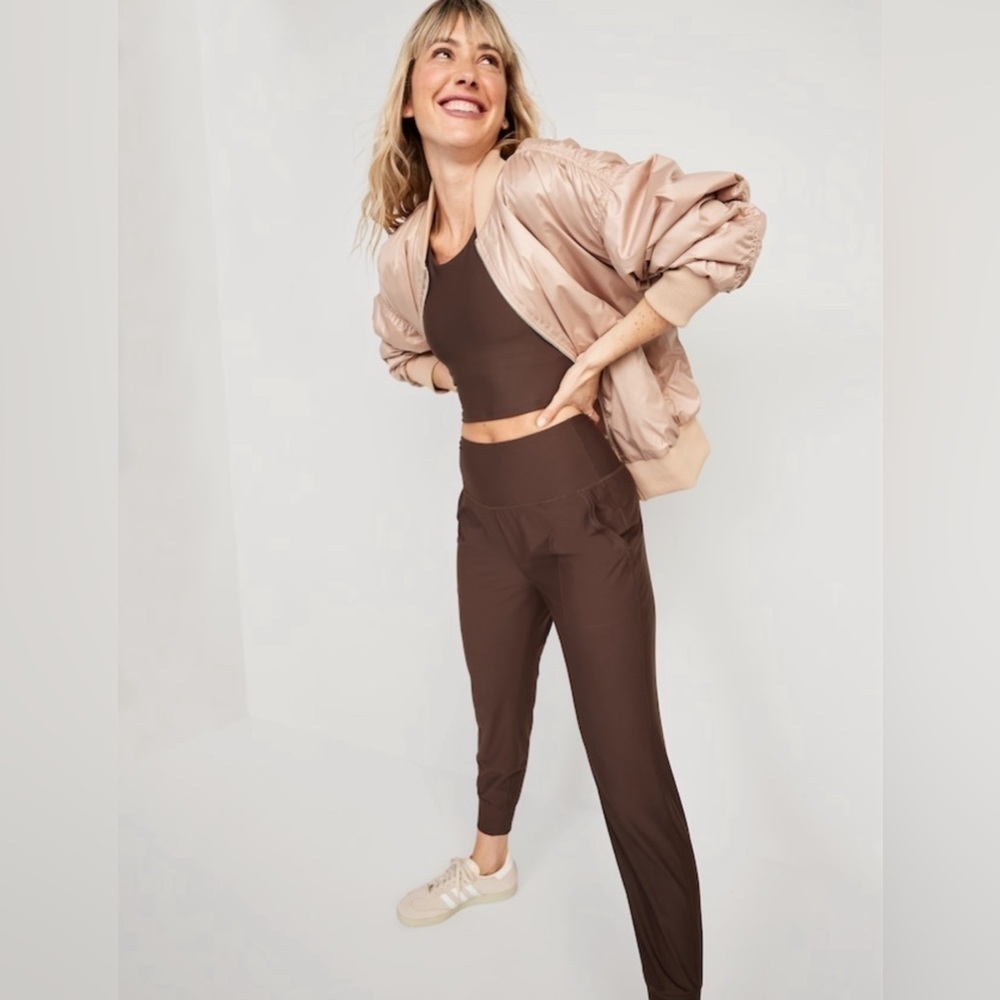 NWT! Old Navy Dark Roast Coffee High-Waisted PowerSoft 7/8-Length Jogger 🧩